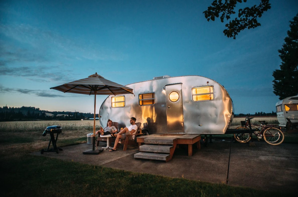 What kind of energy storage battery is good for RVs and Marines?